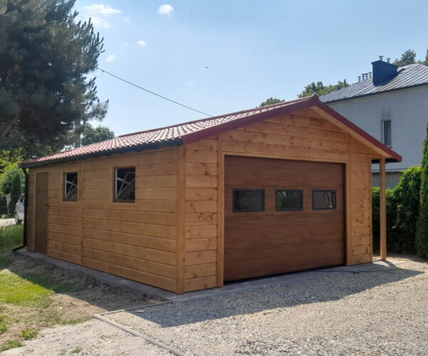 Garaż drewniany 4,5 x 7 m + 0,5m wiaty, brama segmentowa