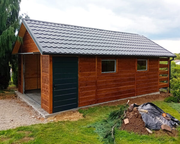 Garaż drewniany dwuspadowy 4,5 x 6,5 m - Tikkurila Medium Nut + wiata z tyłu (blachodachówka, orynnowanie) - obrazek 2